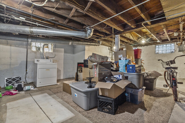 Building Photo - 2435 S Burrell St