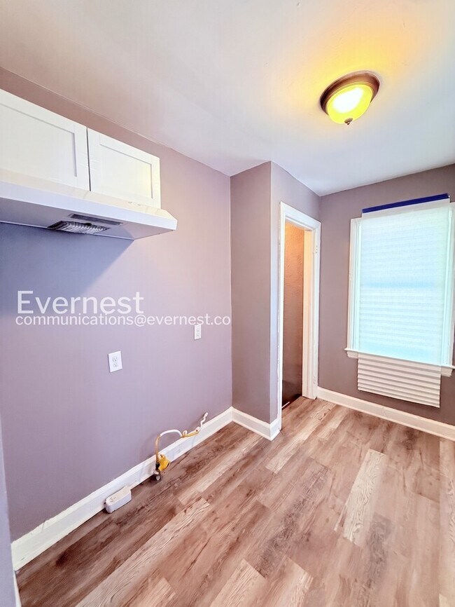 Building Photo - 9460 Wayburn St