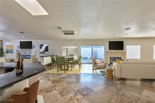 Building Photo - 8129 Pacific Cove Dr