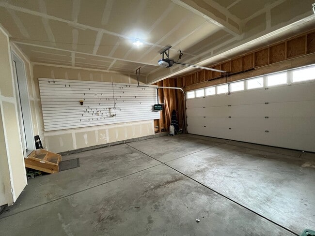 Building Photo - 1845 Tinker Dr