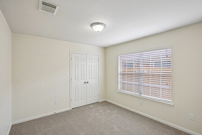 Building Photo - 16911 Bouldgreen