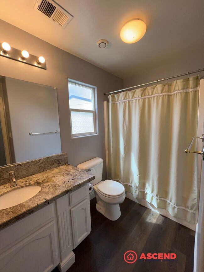 Building Photo - Beautiful 3 Bedroom in NW Bakersfield Centrally Located