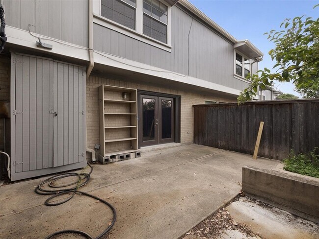 Building Photo - 7611 Woodthrush Dr