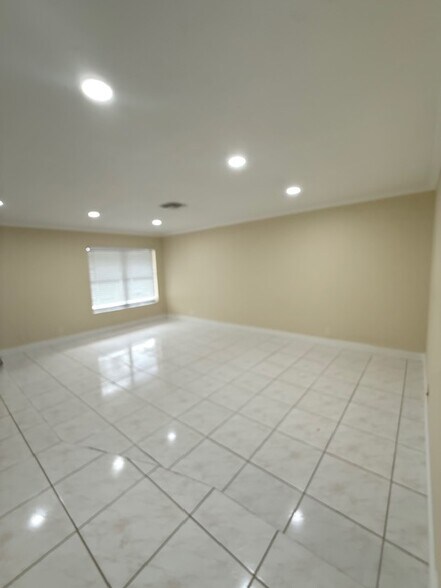 Building Photo - 11471 NW 33rd St