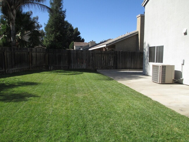 Building Photo - Home on quiet street in Roseville off Foothills Blvd