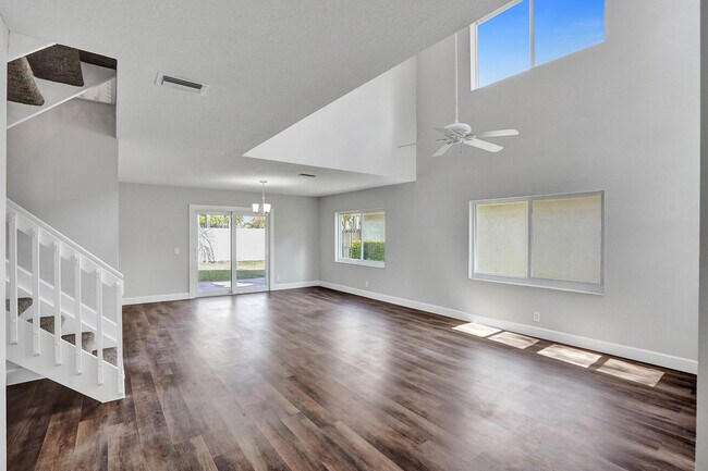 Building Photo - 9821 NW 5th Pl