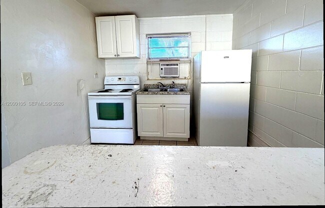 Building Photo - 319 Country Club Oval