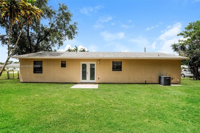 Building Photo - 1252 SW Goodman Ave