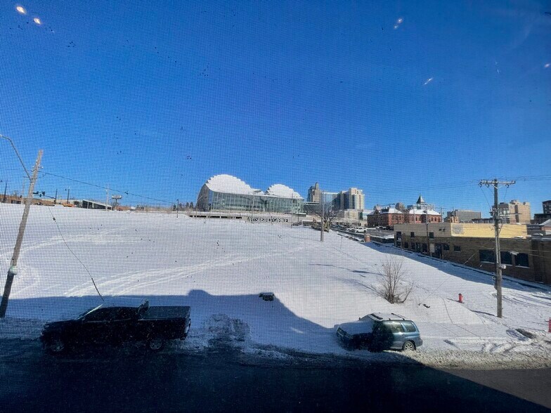 Building Photo - 1800 Central St