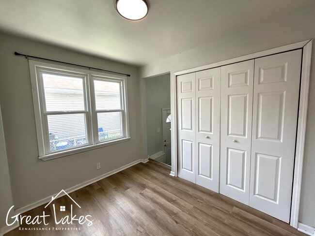 Building Photo - Beautiful 2 Bedroom 1 Bathroom now available for rent