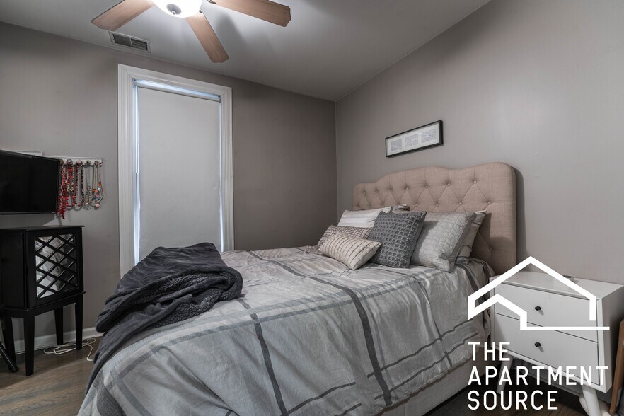 Building Photo - 2651 W Armitage Ave