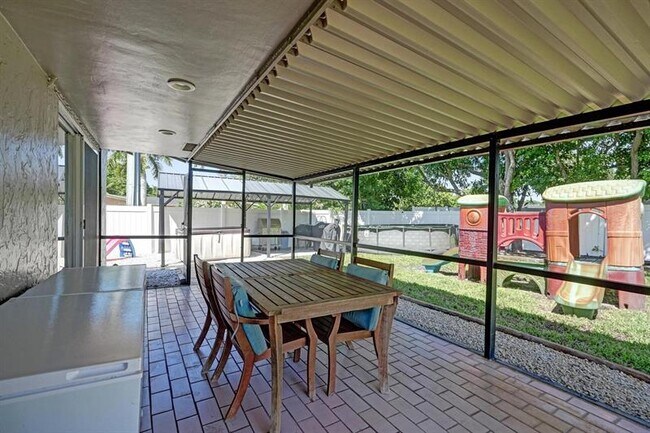 Building Photo - 6411 SW 6th St