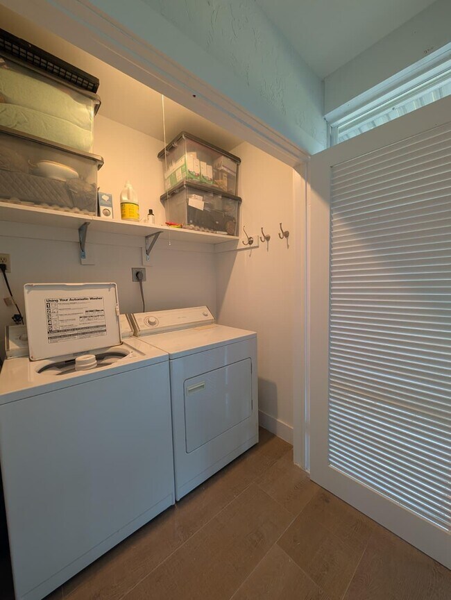 Building Photo - 7264 E Oakridge Cir