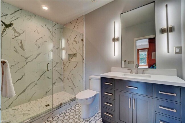 Building Photo - LARCHMONT