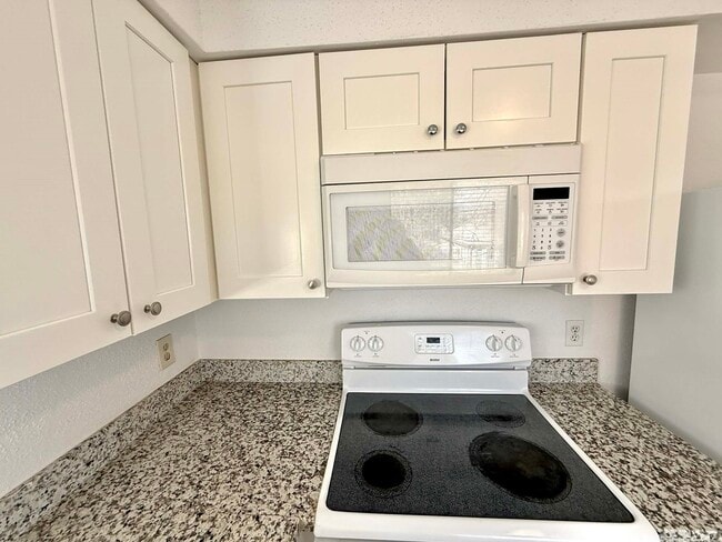 Building Photo - 12100 Overbrook Ln