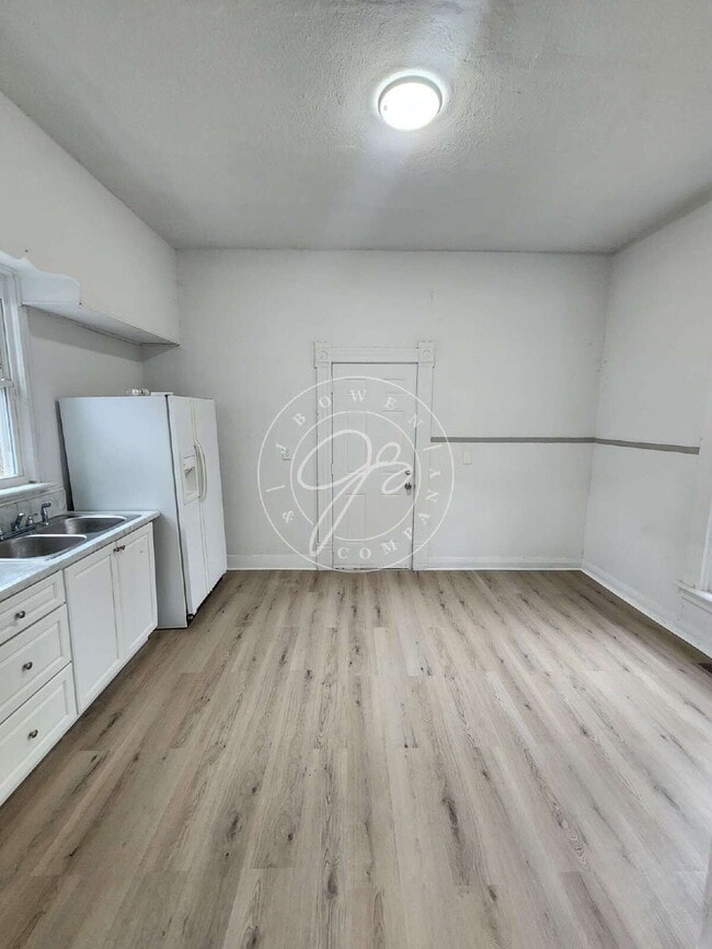 Building Photo - Spacious 2 bed main floor- 1st floor laundry room!