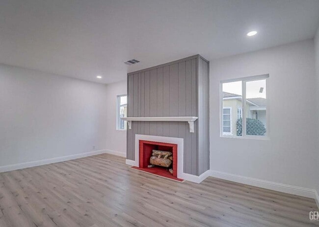 Building Photo - Stunning 2-Bedroom Home with Modern Updates