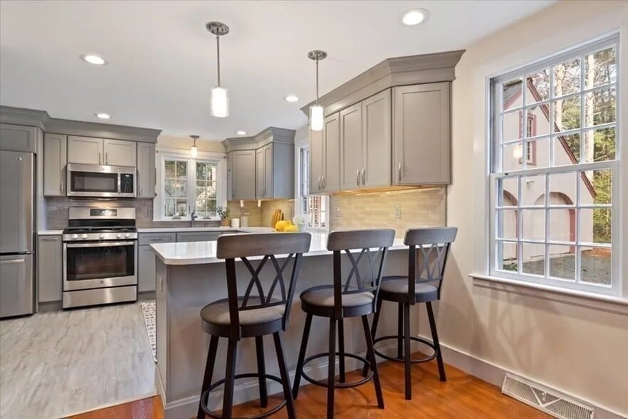 Building Photo - 16 King Philip Trl