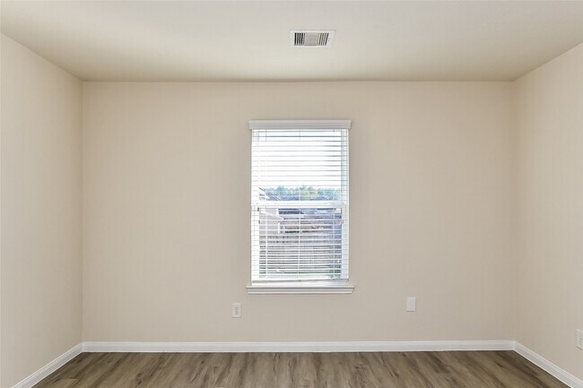 Building Photo - 715 North Ella Creek Drive