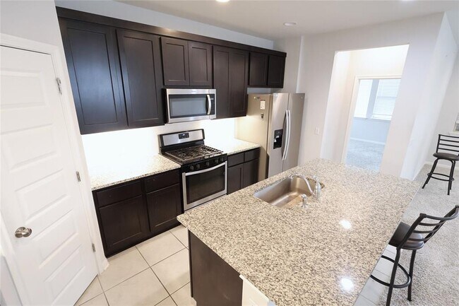 Building Photo - 821 Olive Creek Dr