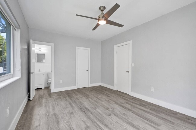 Building Photo - 9270 E Bay Harbor Dr