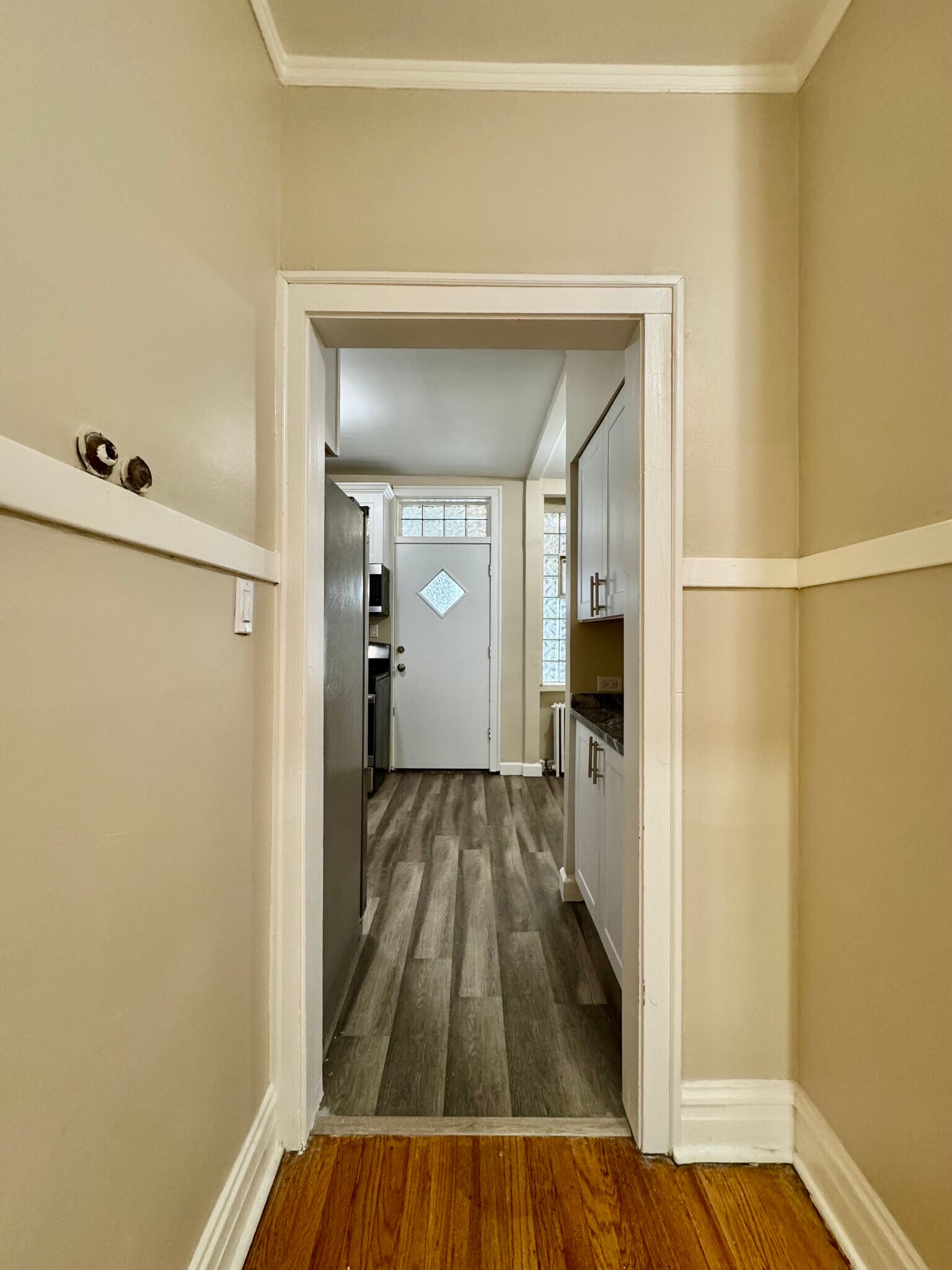 Kitchen - 4831 W Roscoe St