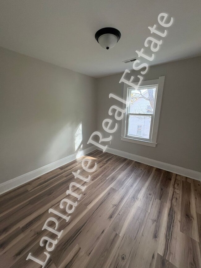 Building Photo - Freshly Updated 3-Bedroom Home on Greenwood Ave