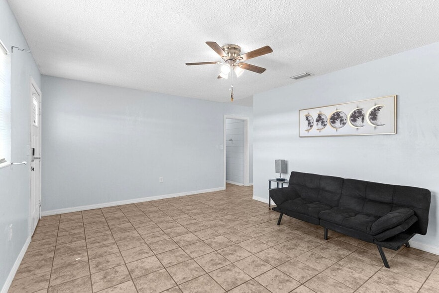 Primary Photo - 2250 N Bennett Rd