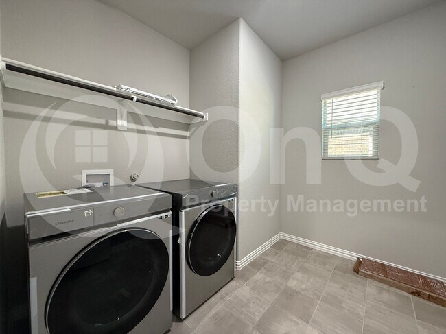 Building Photo - 2169 Gill Star Dr