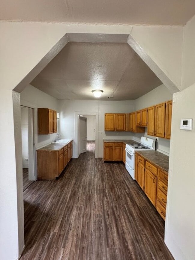 Building Photo - 2 bed 1 bath home for rent near 59th betwe...