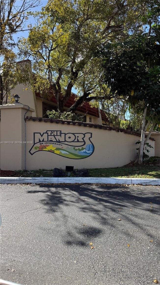 Building Photo - 4174 Inverrary Dr