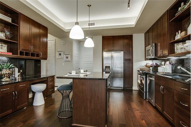 Building Photo - 216 Barton Springs Rd