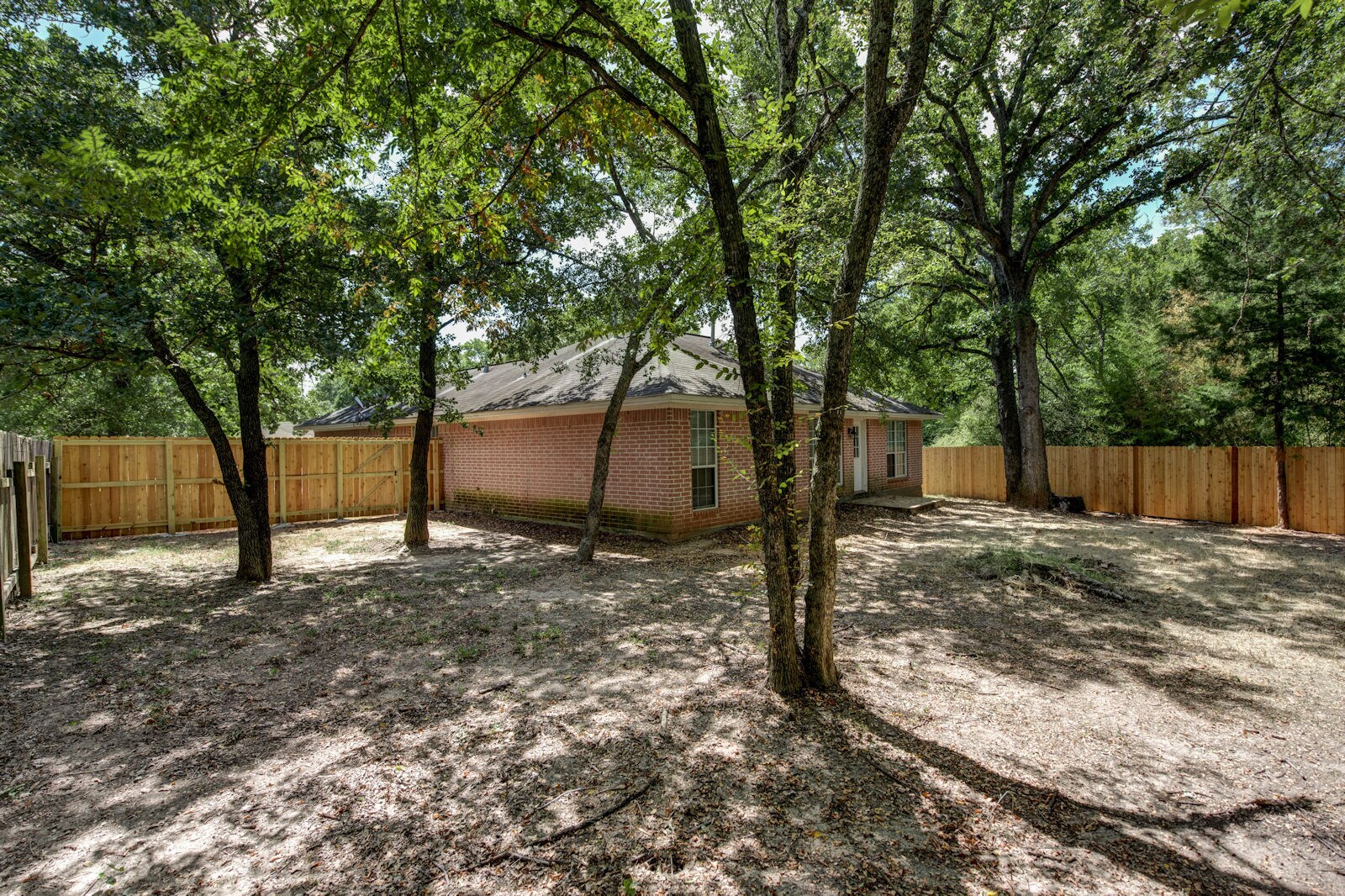 Building Photo - 2402 Jaguar Ct