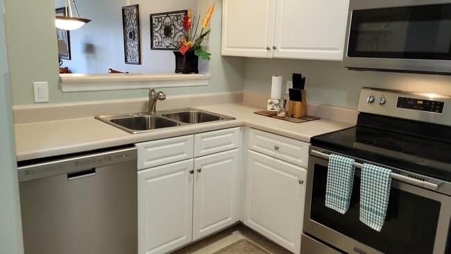 Building Photo - 4270 Calinda Ln