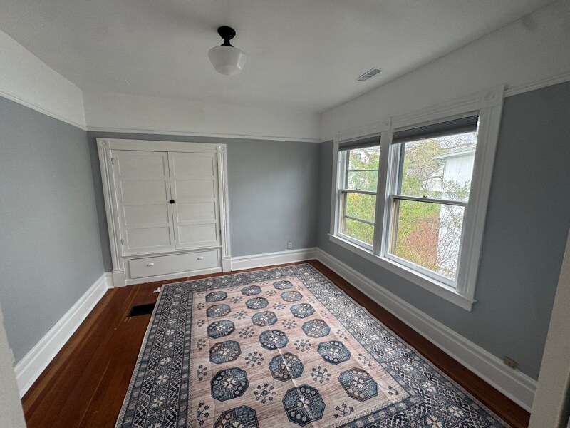 Building Photo - 33 NE San Rafael St