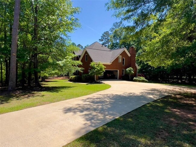 Building Photo - 219 Deerhill Dr