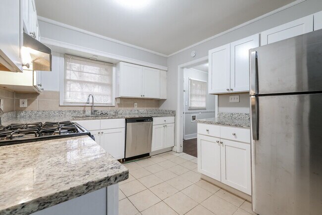 Building Photo - 1201 Valerie Woods Dr