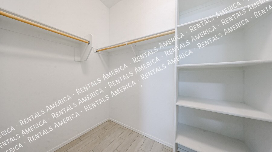 Building Photo - 15689 W Woodlands Ave