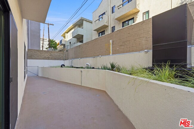 Building Photo - 1822 Overland Ave