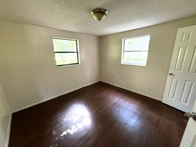 Building Photo - Lakeland 3 Bedroom 1 Bath Home! NO APPLICA...