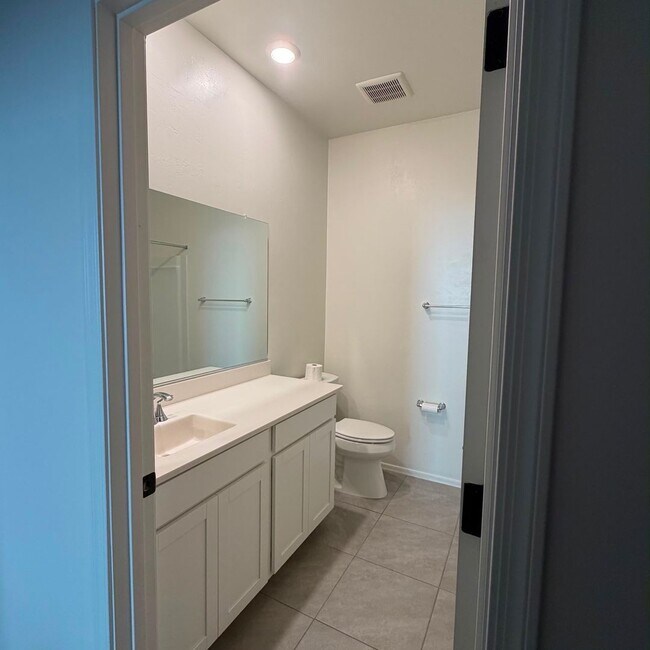 Building Photo - 9020 E Pantano Bluff Dr