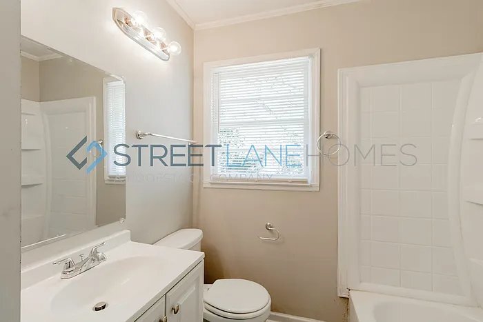 Building Photo - 3042 Bethune Ave