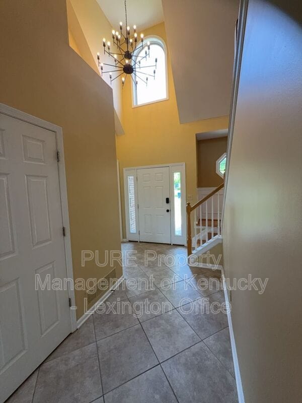 Building Photo - 4844 Clifford Cir