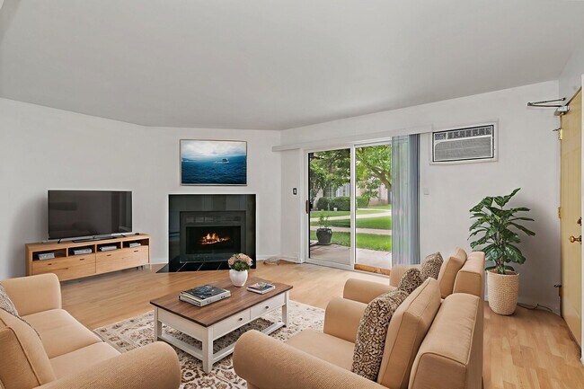 Building Photo - 522 E Spruce Dr