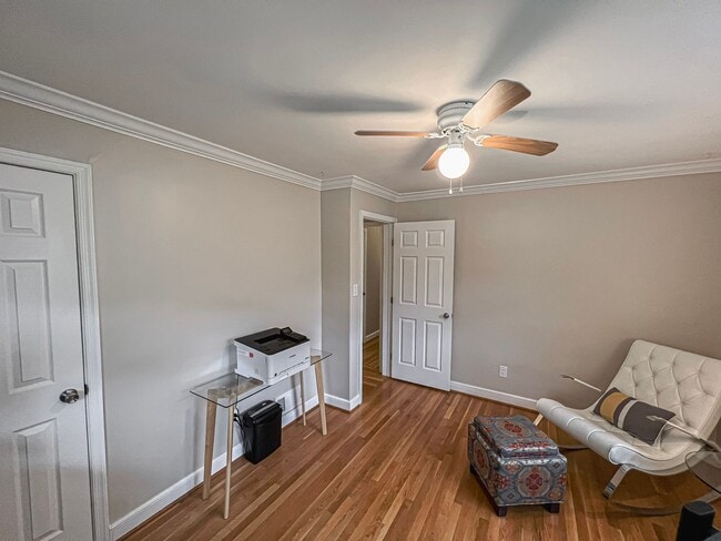 Building Photo - Sunny and Bright 4 Bedroom 3 Bath 2 Level ...