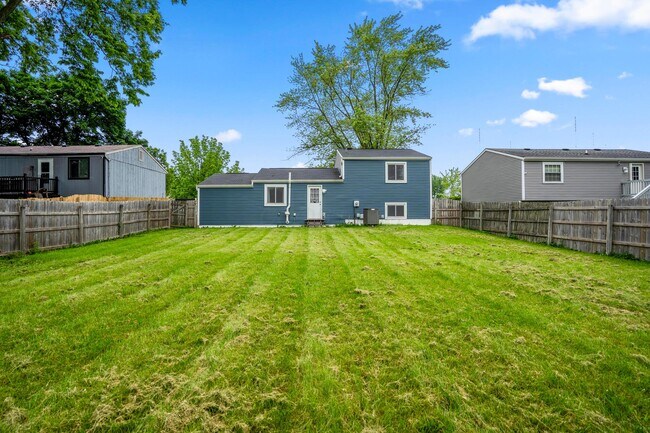 Building Photo - 2421 Nugget Dr