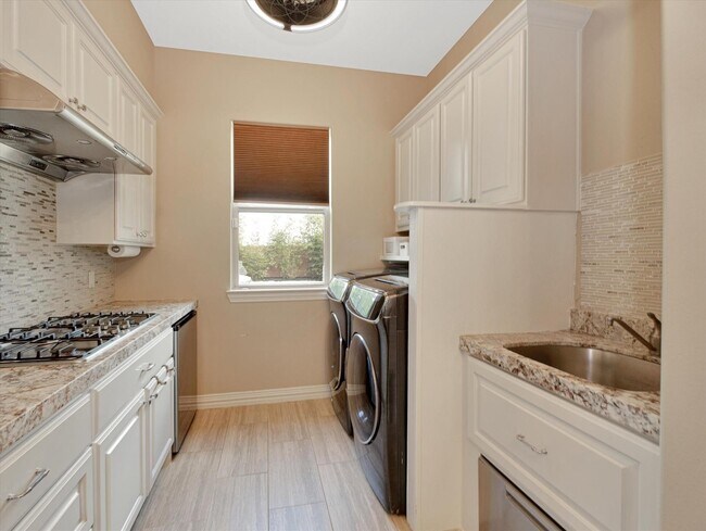 Building Photo - 2131 Camden Creek Ln