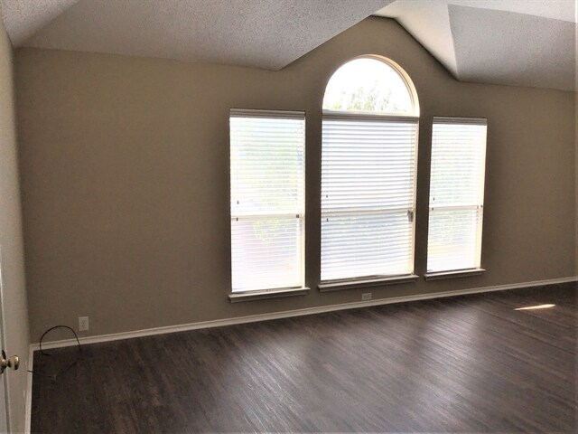 Building Photo - 304 Double Oak Ln