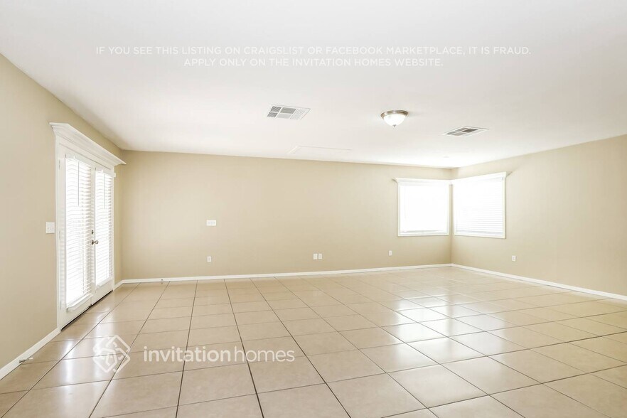 Building Photo - 134 S Main Dr