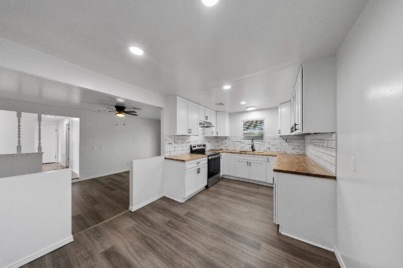 Building Photo - 3232 Parker Dr